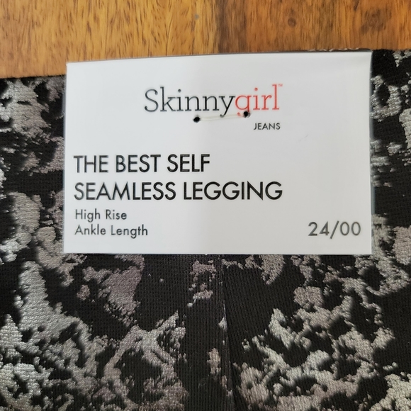 Skinny Girl Bailey Seamless Pull-On Legging in Gunmetal Snakeskin - Picture 6 of 9
